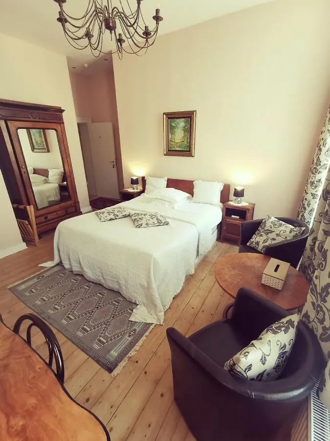 *** فندق مبيت وإفطار خنت B&B La Ducale بلجيكا